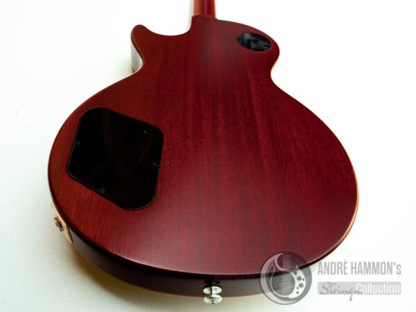 Gibs on Les Paul Tribute to Standard in Satin Iced Tea